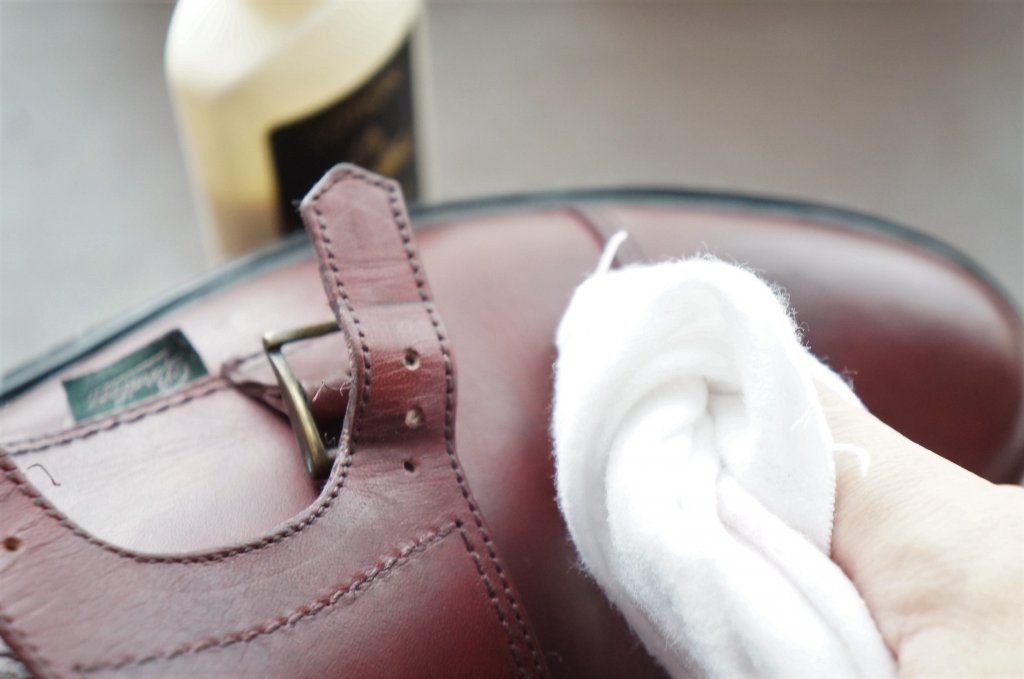 クレム1925 エルメスレッドで靴磨き。【ボルドーカラーの革靴をシューケア】 | ミウラな日々