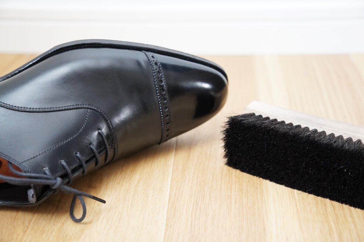 カーフ、スムースレザー、ツヤ革の靴磨きに使える靴ブラシまとめ
