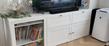 IKEAのベストー 床置きテレビ台 幅180cmの組み合わせを紹介｜BESTAプッシュオープナーや扉の取り付けなども。