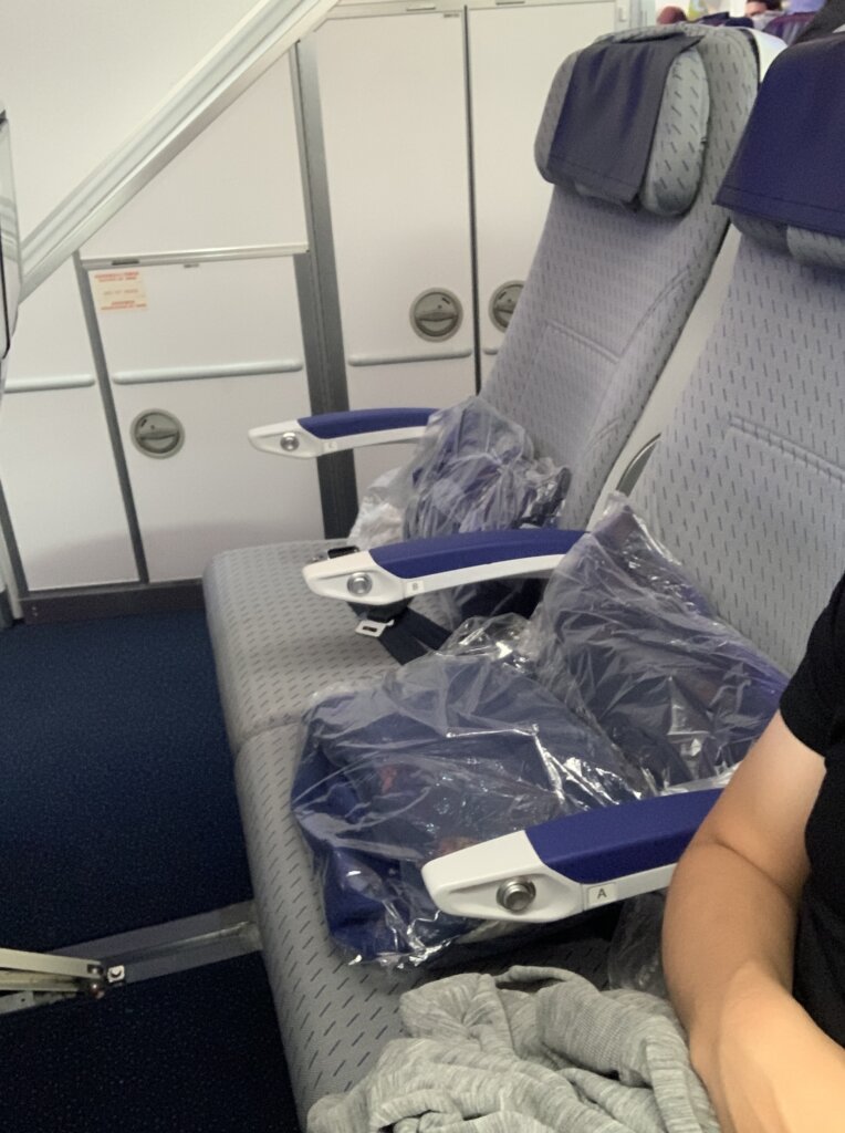 成田空港からホノルル行　エコノミークラス