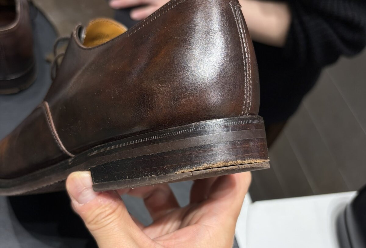 リファーレ札幌　踵修理　ビフォー　キレイ　ジョンロブ